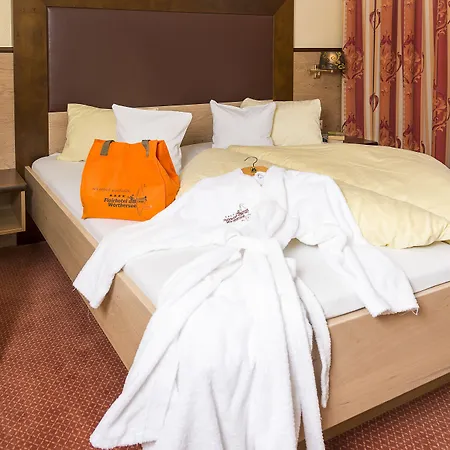 Flairhotel Am Woerthersee 호텔 4*