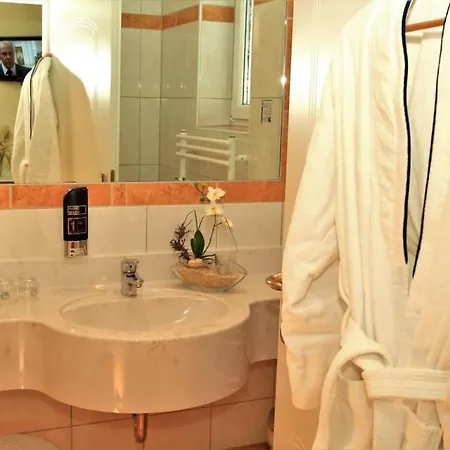호텔 Flairhotel Am Woerthersee 4*