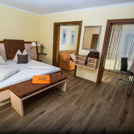 Flairhotel Am Woerthersee 호텔 4*