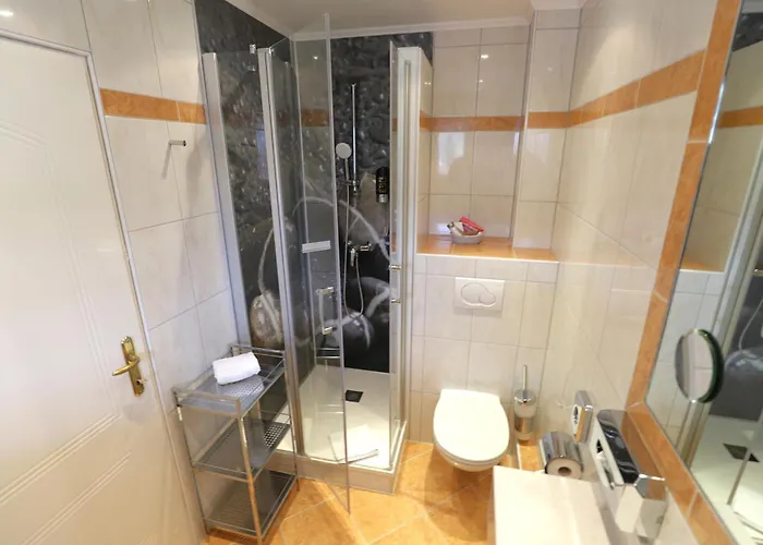 Flairhotel Am Woerthersee Отель Фельден-ам-Вёртер-Зе